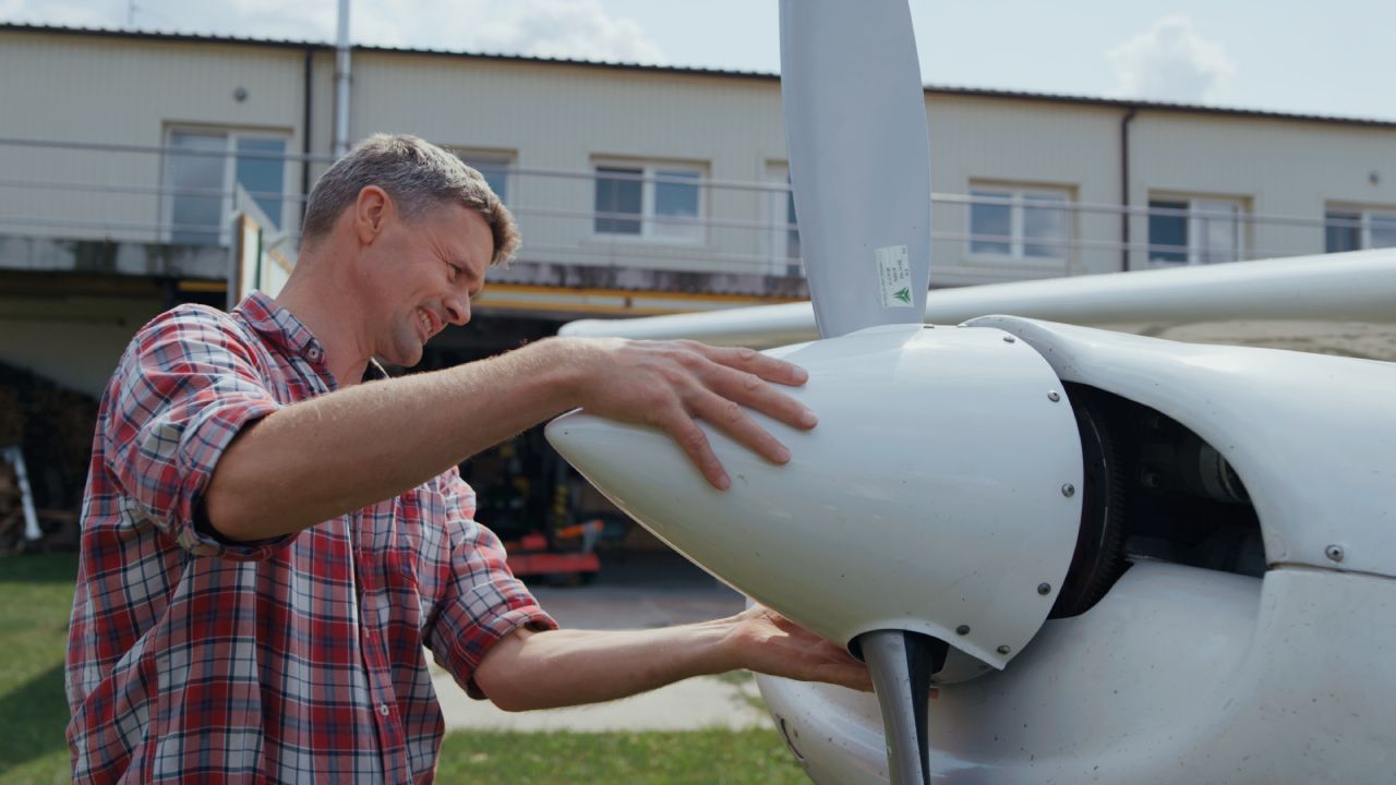 pitot static blockage errors airspeed indicator behavior