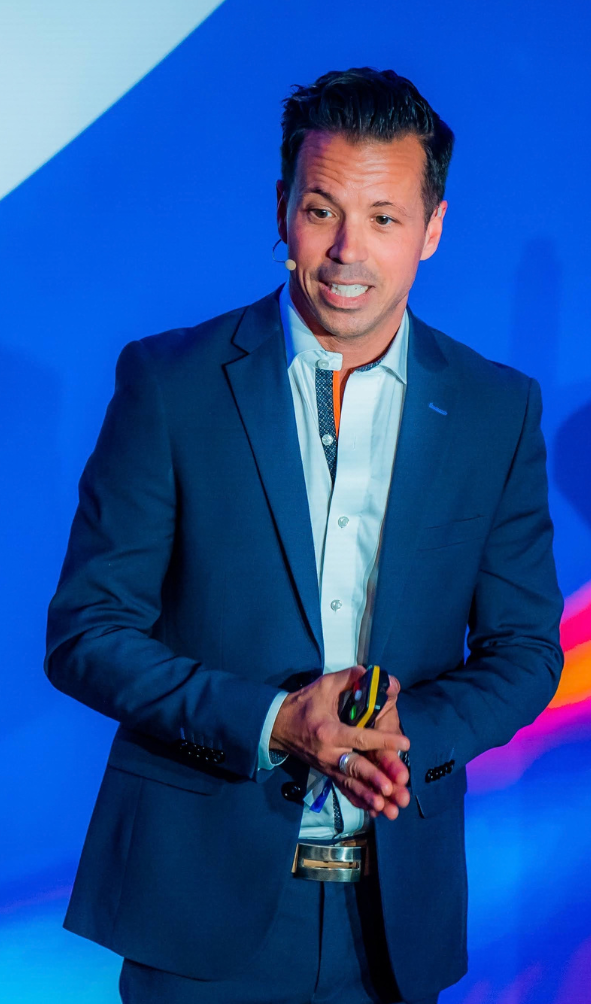 Francis Piché presenting on stage with a clicker