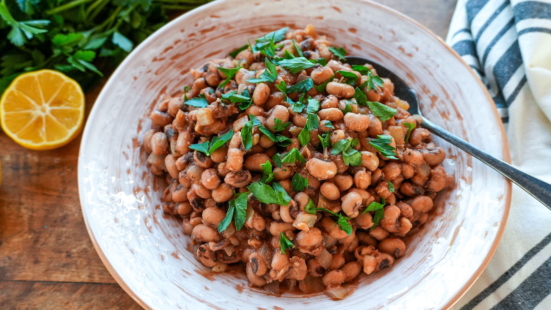 A bowl of black-eyed peas