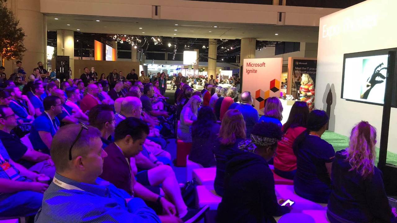 Microsoft Ignite Session and crowd with Heather Cook