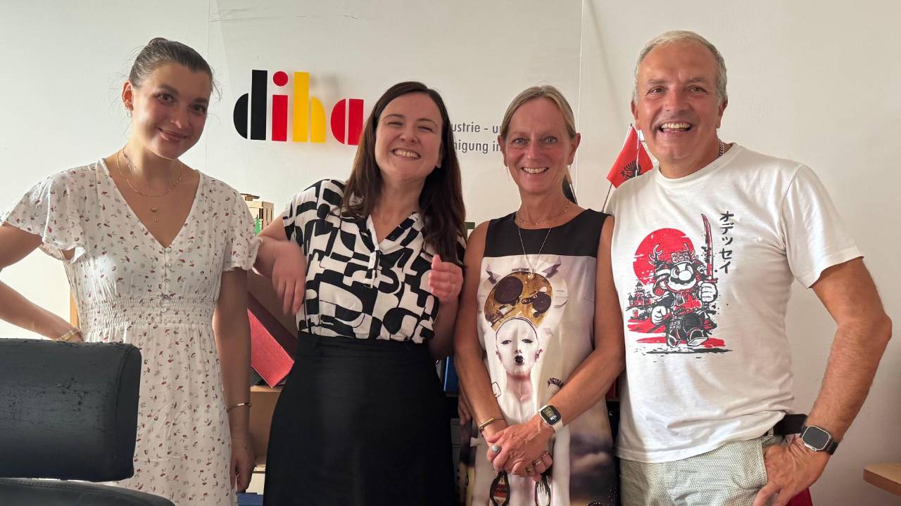 Alex and Jürgen with two ladies from DIHA