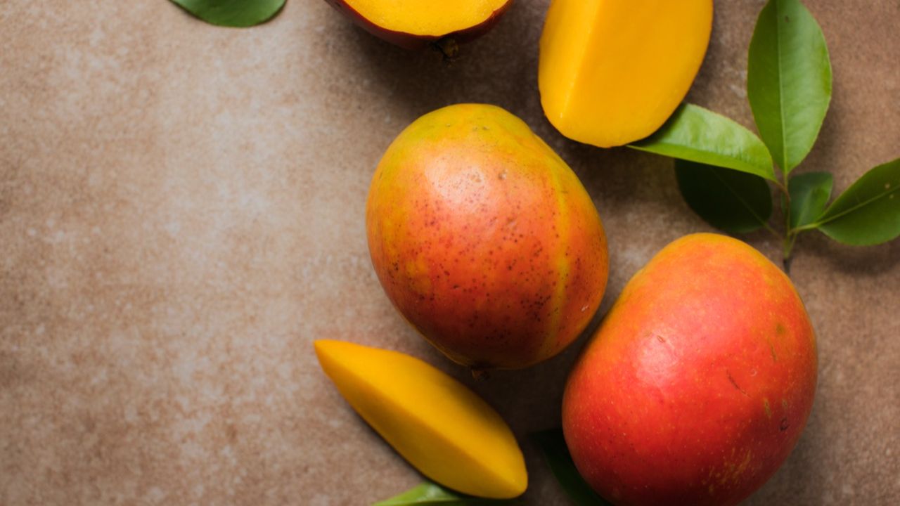 Ripe mangoes on a table | How to cook with mangoes in the plant-based kitchen