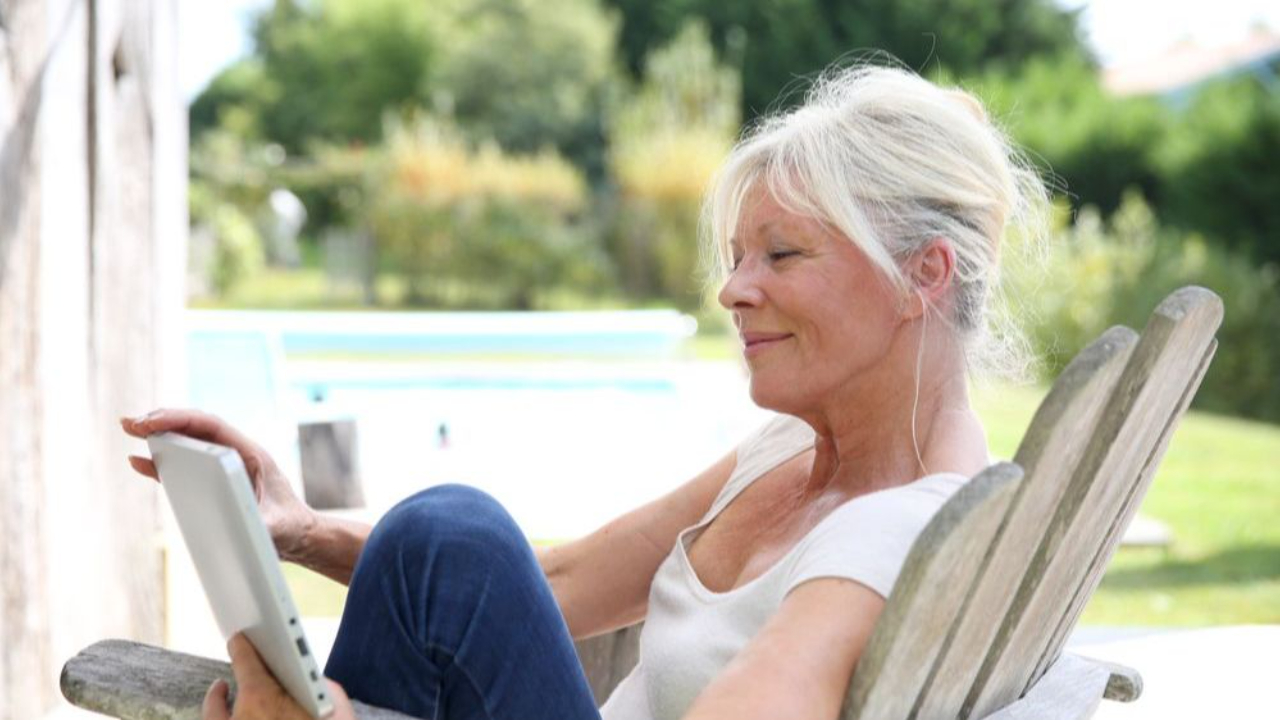 woman reviews divorce coaching success stories online