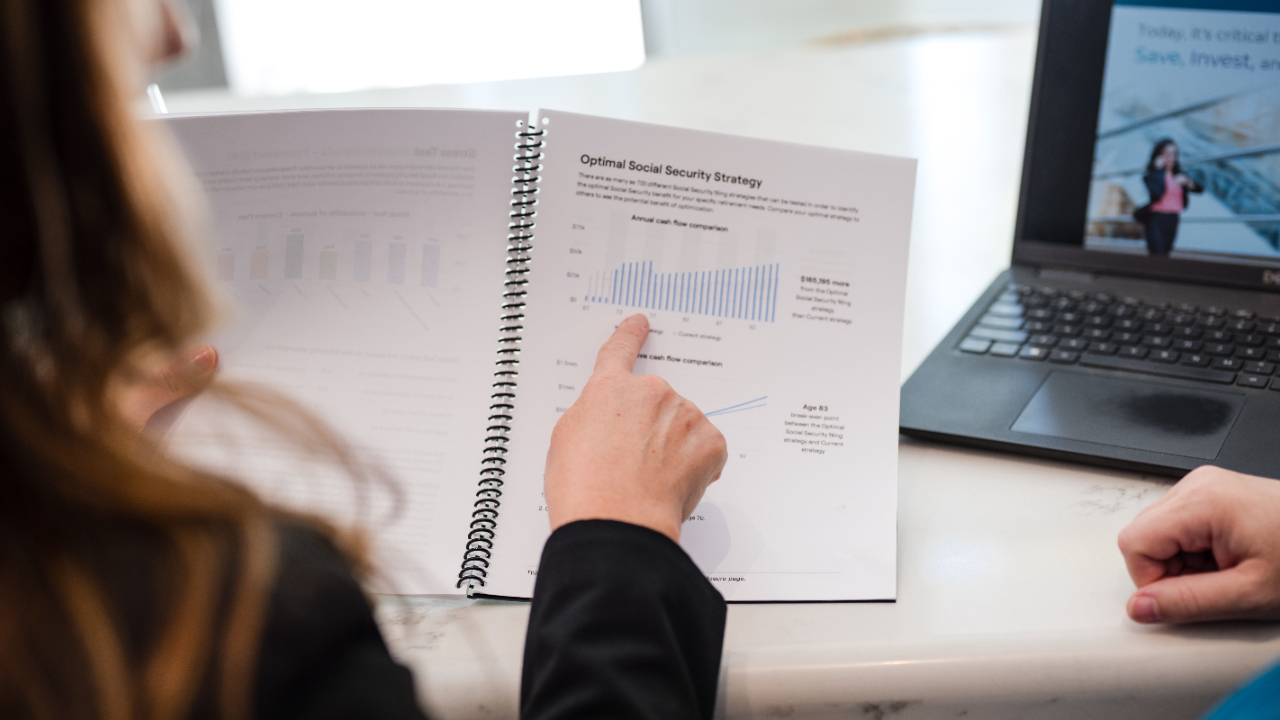Certified Divorce Financial Analyst counseling woman about managing financial anxiety and making confident decisions during divorce