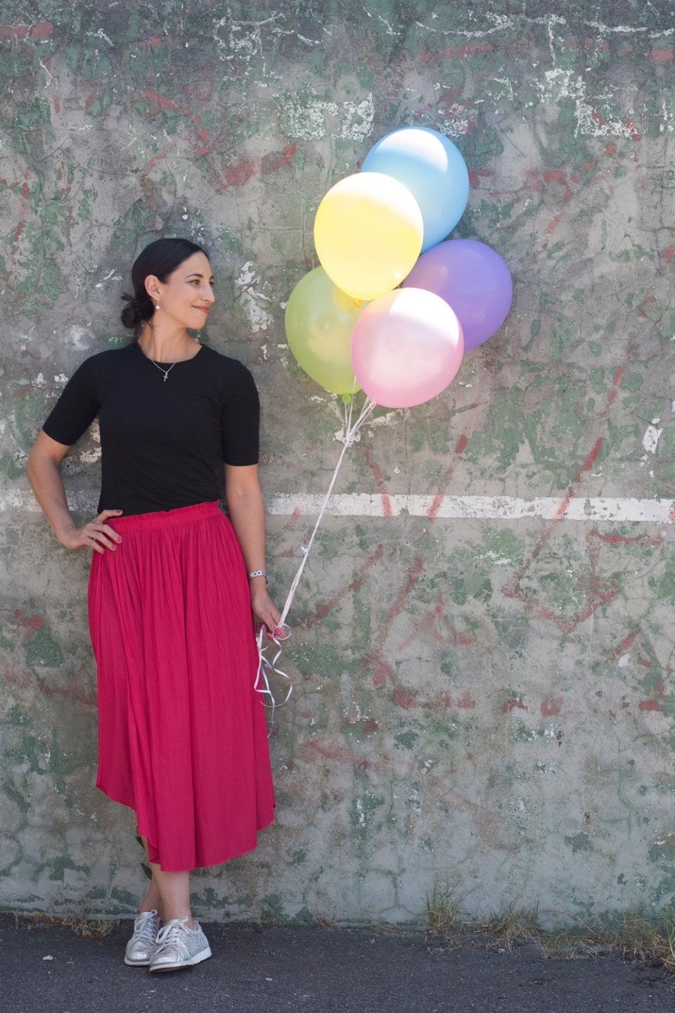 Kerry holding balloons