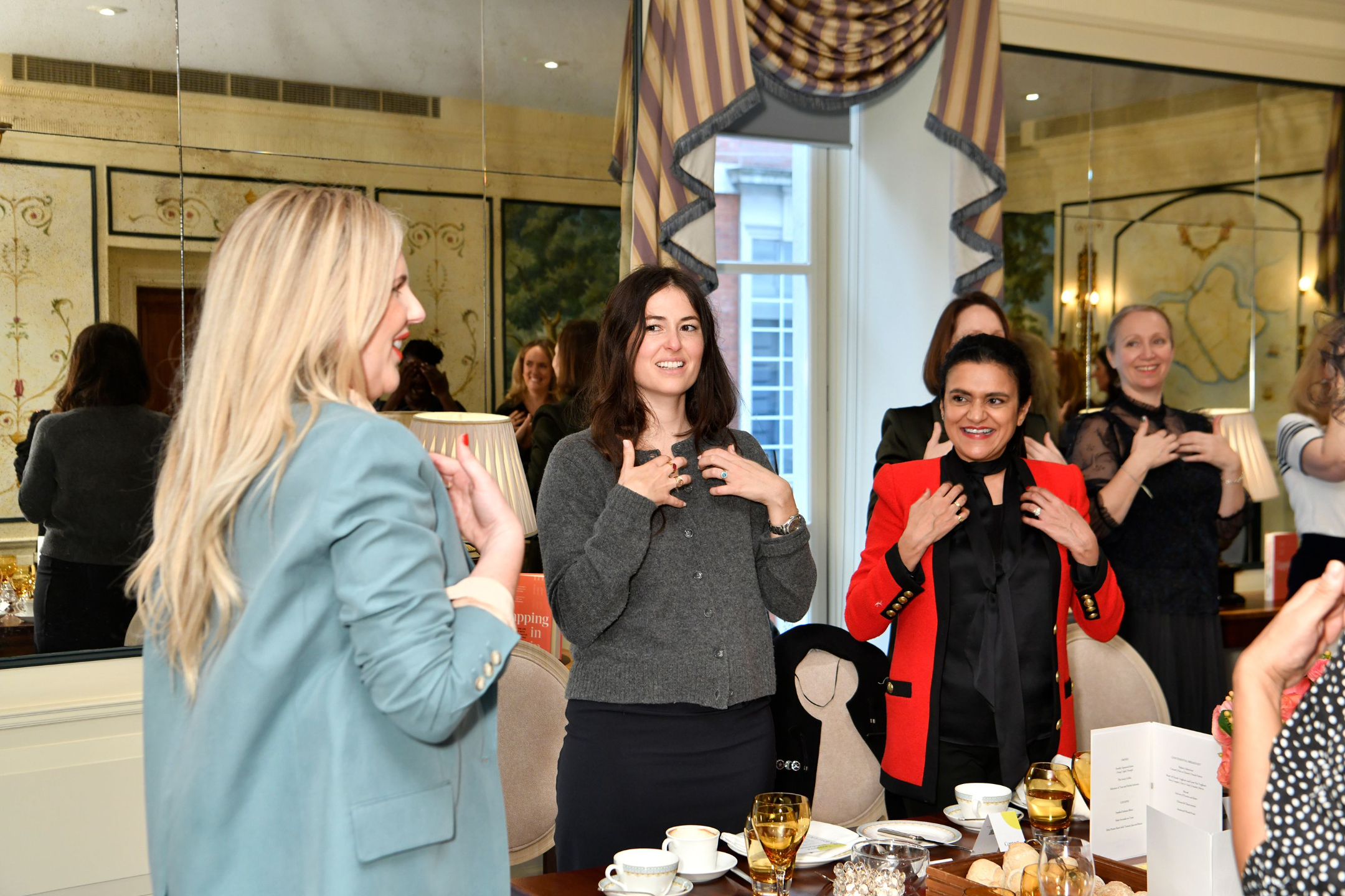 A room tapping together with Poppy