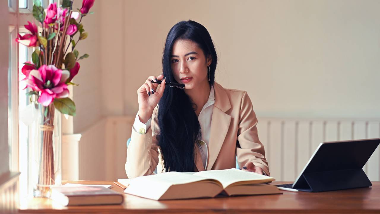 How to become a book editor