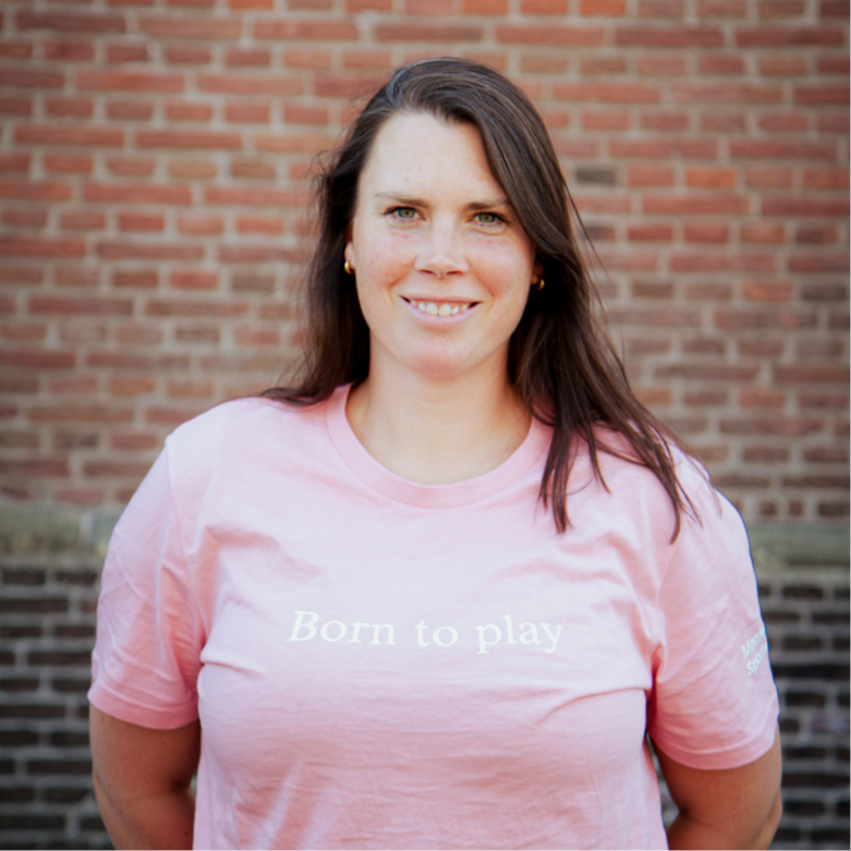 Anne Bavelaar Headshot
