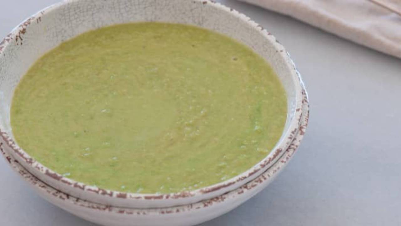 Snake Gourd and Celery Soup