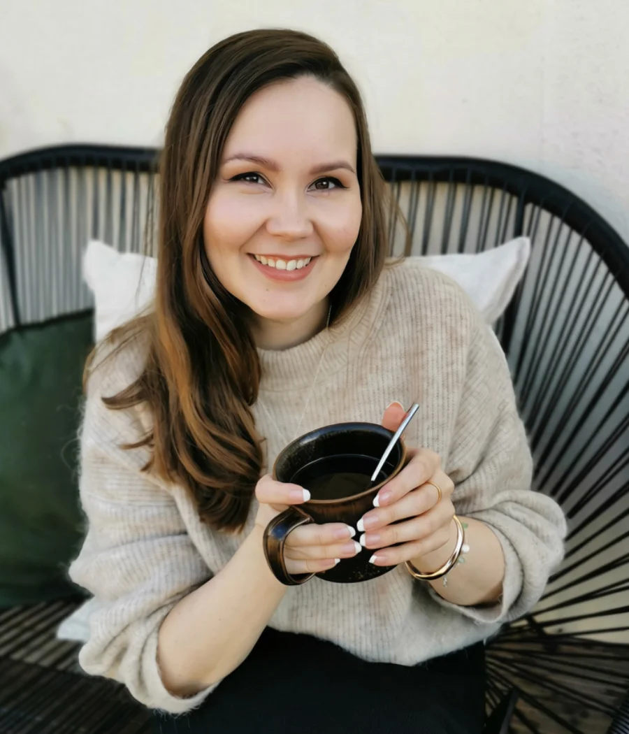 Kajabi expert and website designer holding a teacup smiling on camera