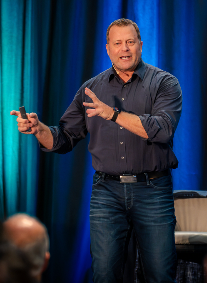 conférencier-conférence-motivation-coach-coaching-performance-leadership-business en ligne-Patrick Leroux