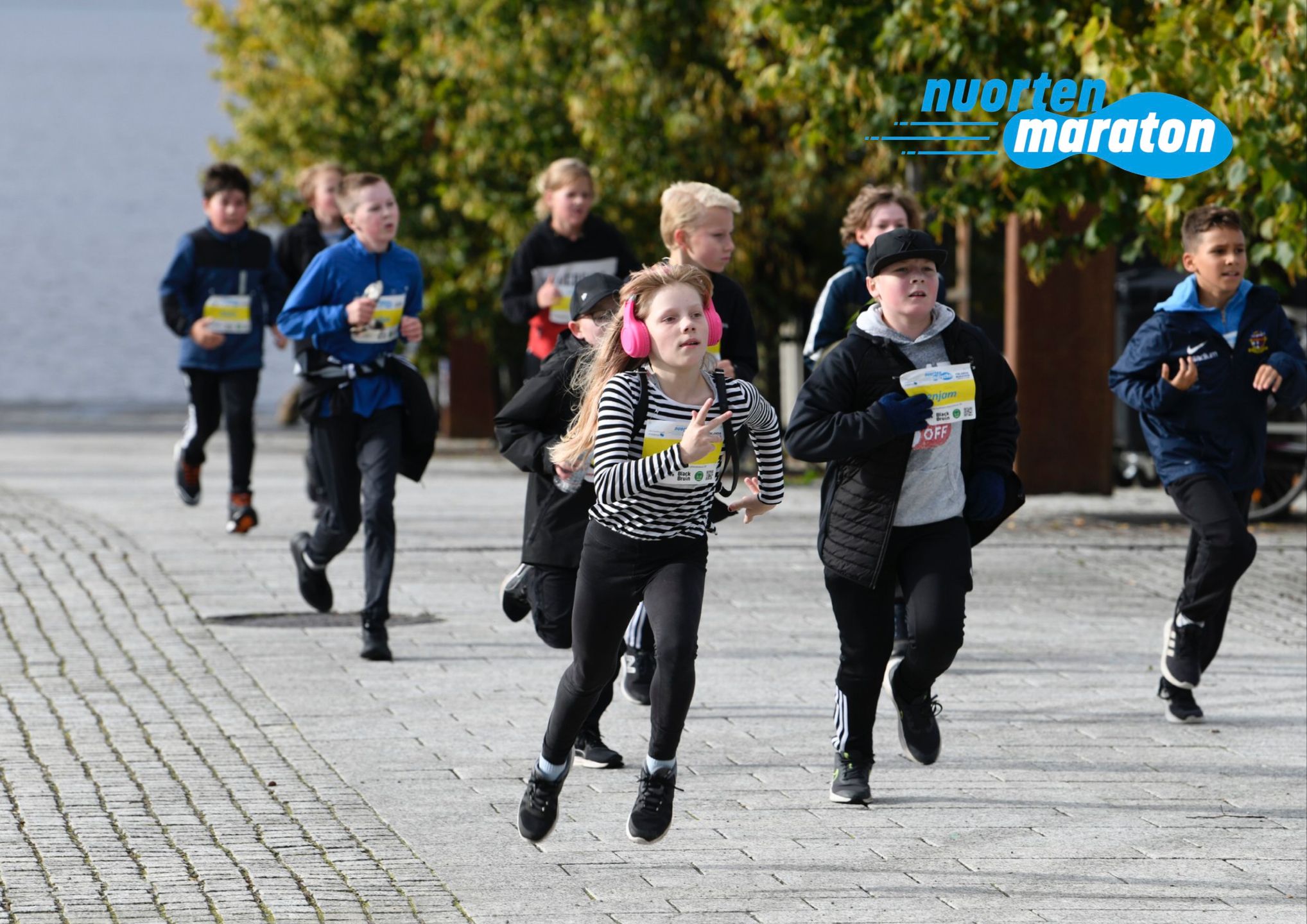 Lapset juoksevat nuorten maratonilla