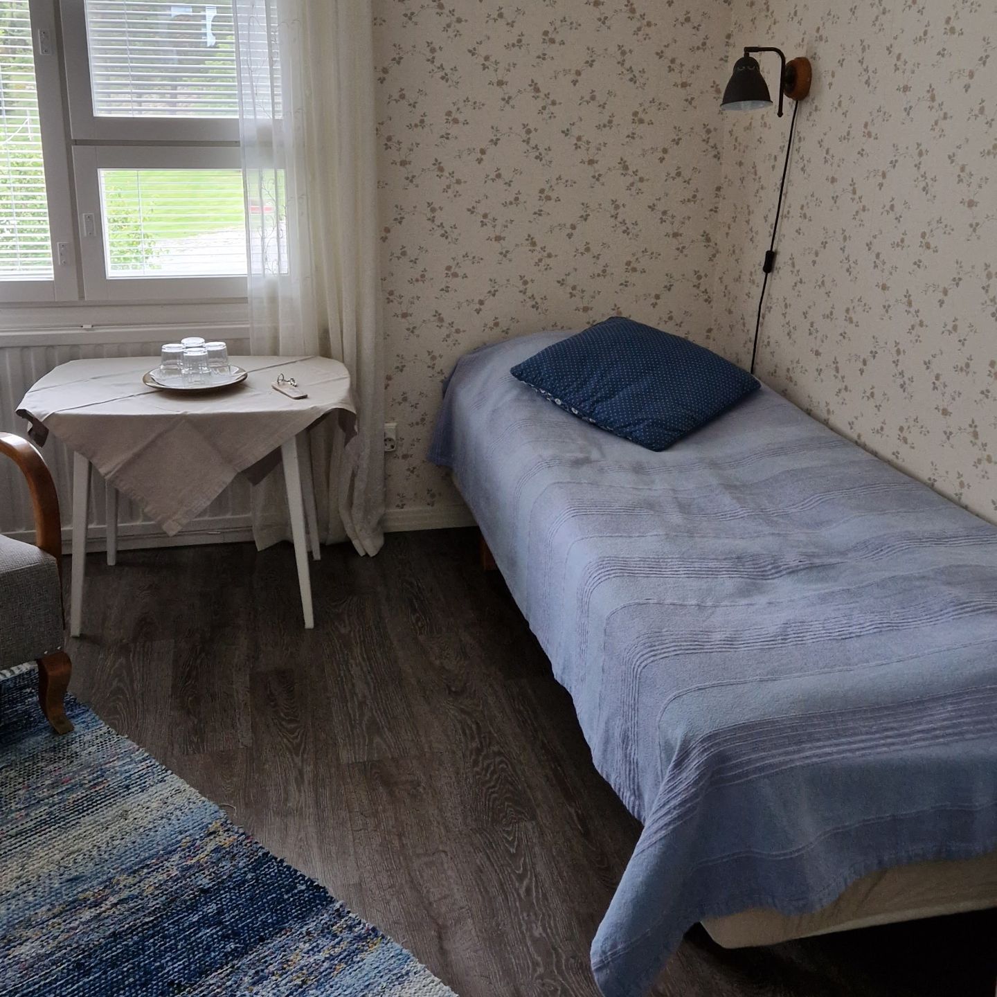 Yhden hengen huone majoituksessa