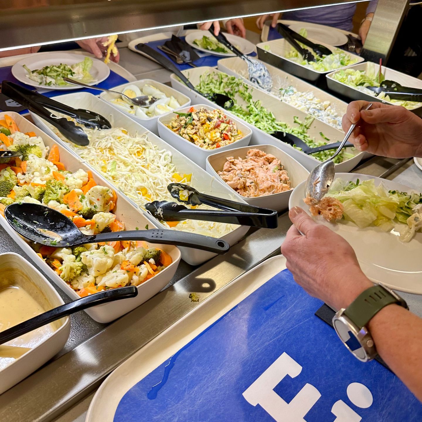 Lounas juoksuleirillä