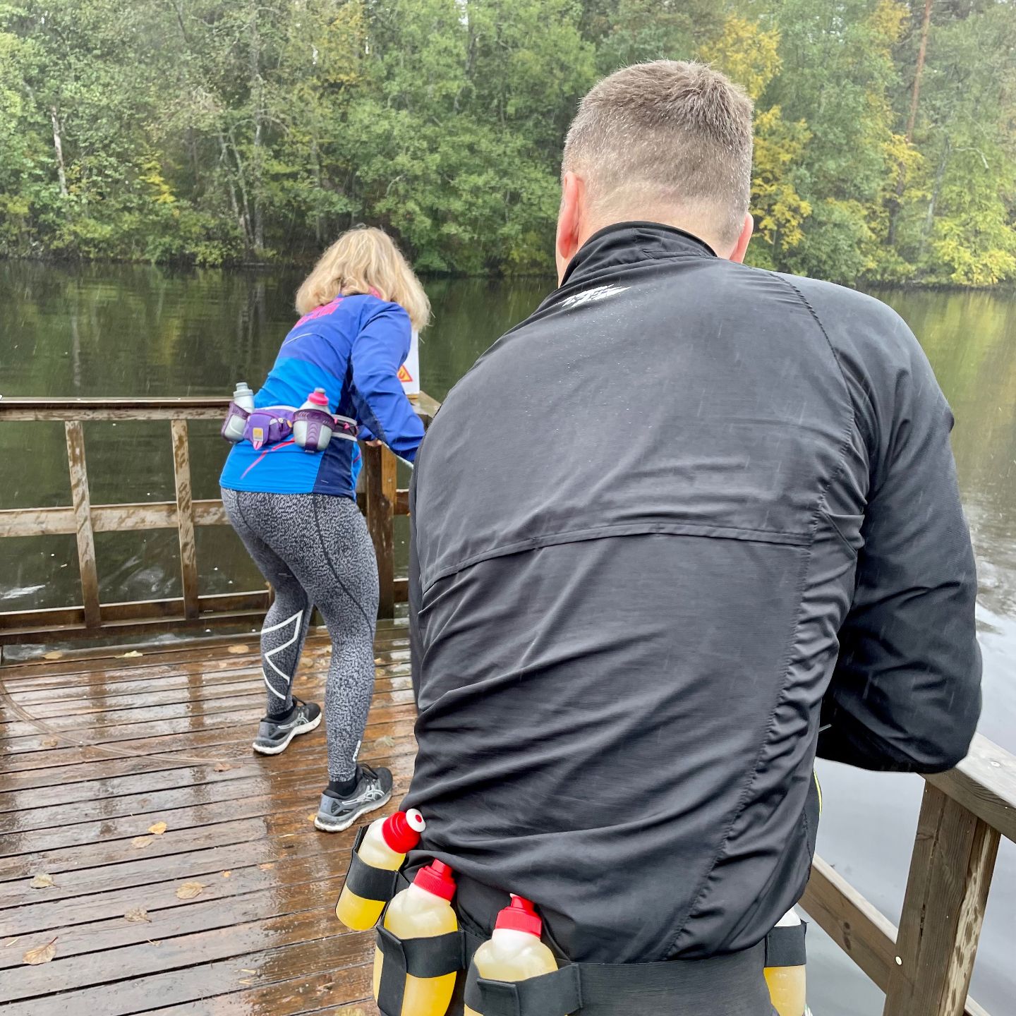 Tauko laiturilla juoksulenkin aikana