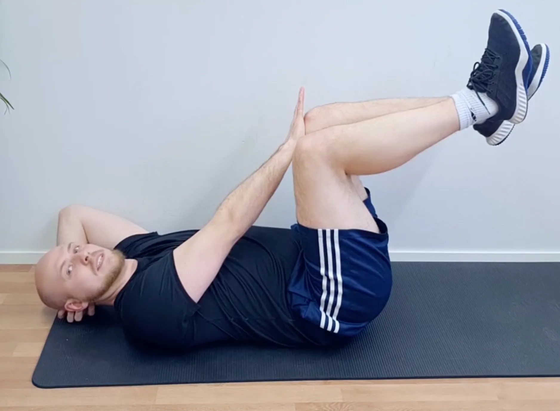 Juoksijan pakara ja core lihaskuntoharjoitus kolmiportaisessa ohjelmassa