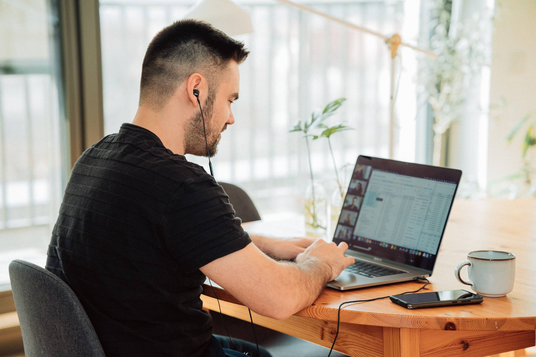Working Conversations Episode 284: Remote Work Gives You Back Time. But What Does It Cost You?