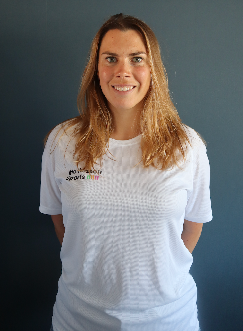 Anne Bavelaar Headshot