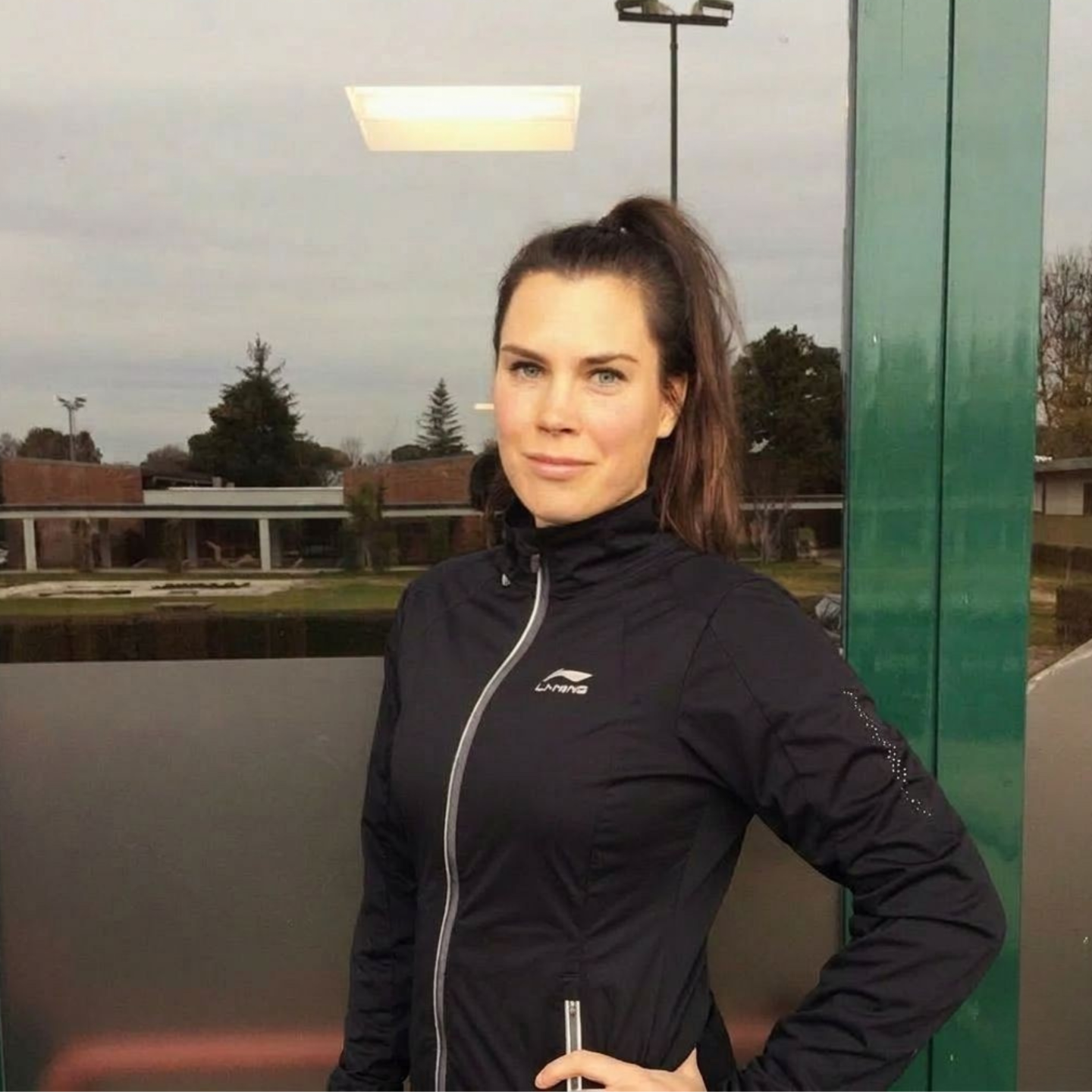 Anne Bavelaar Headshot