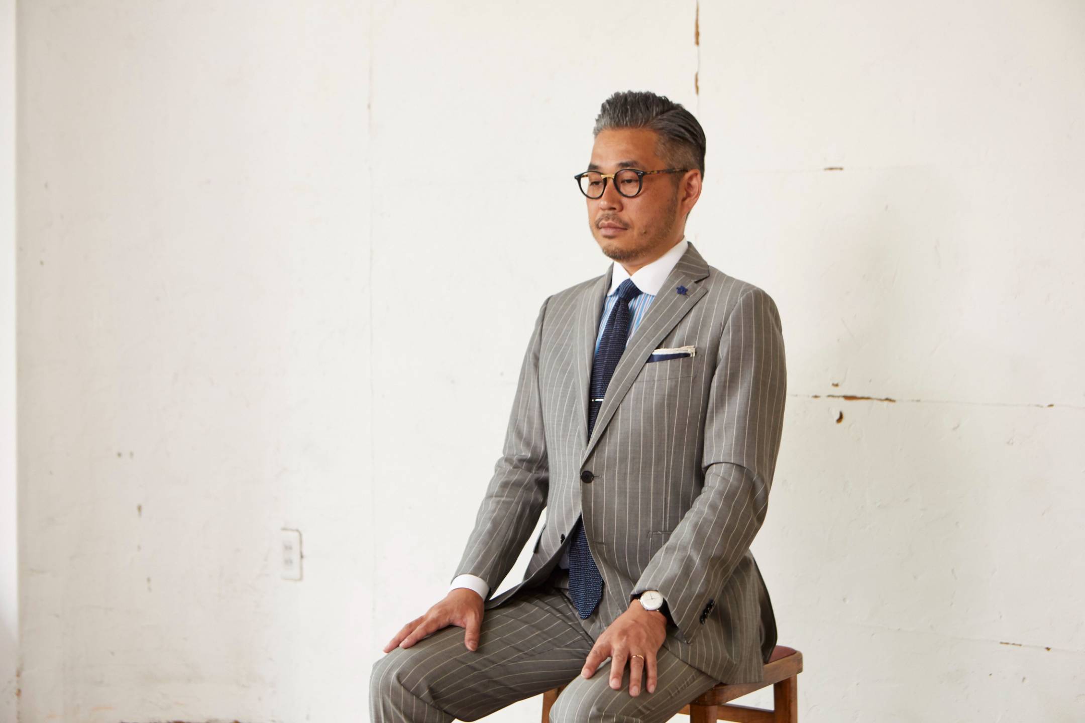 仕事の装いのまま、坐る実践者