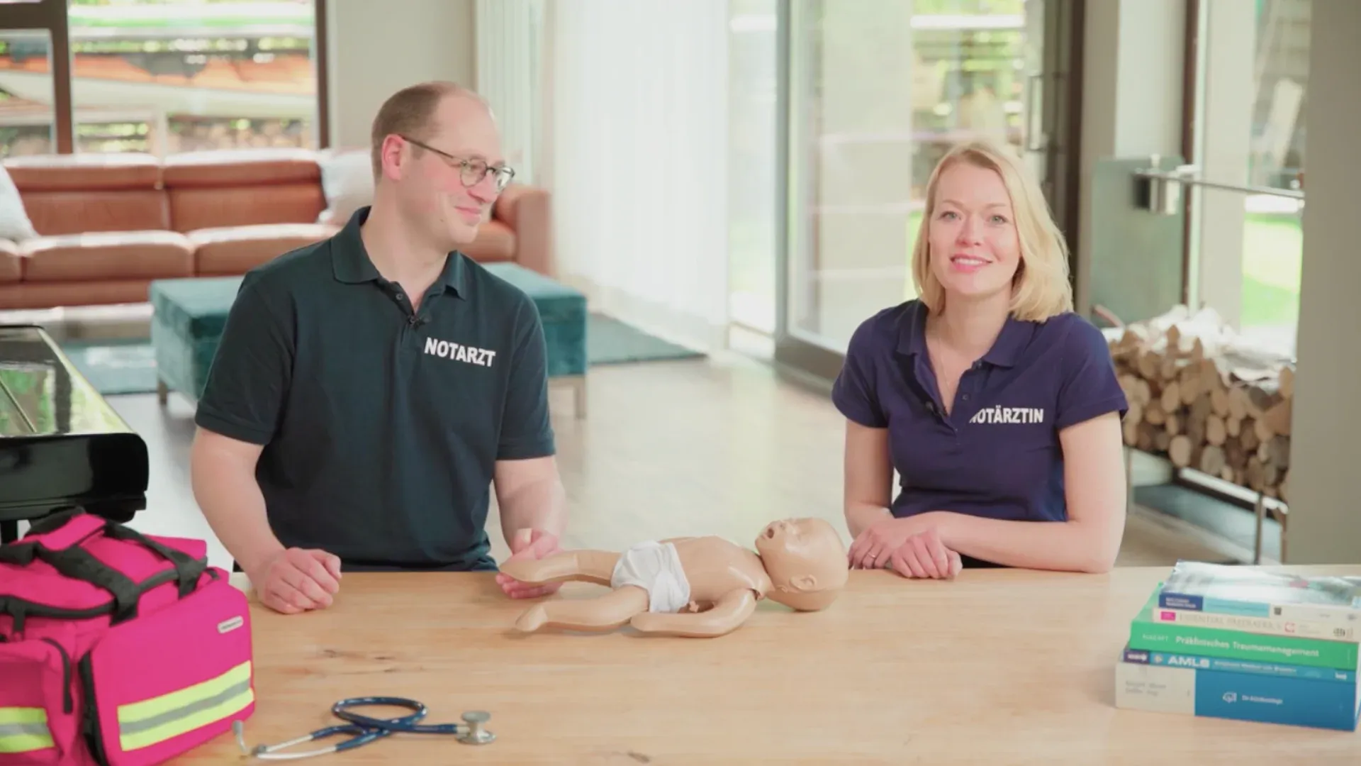 Simulationspuppe für Erste Hilfe und Annalena und Lukas Dehé