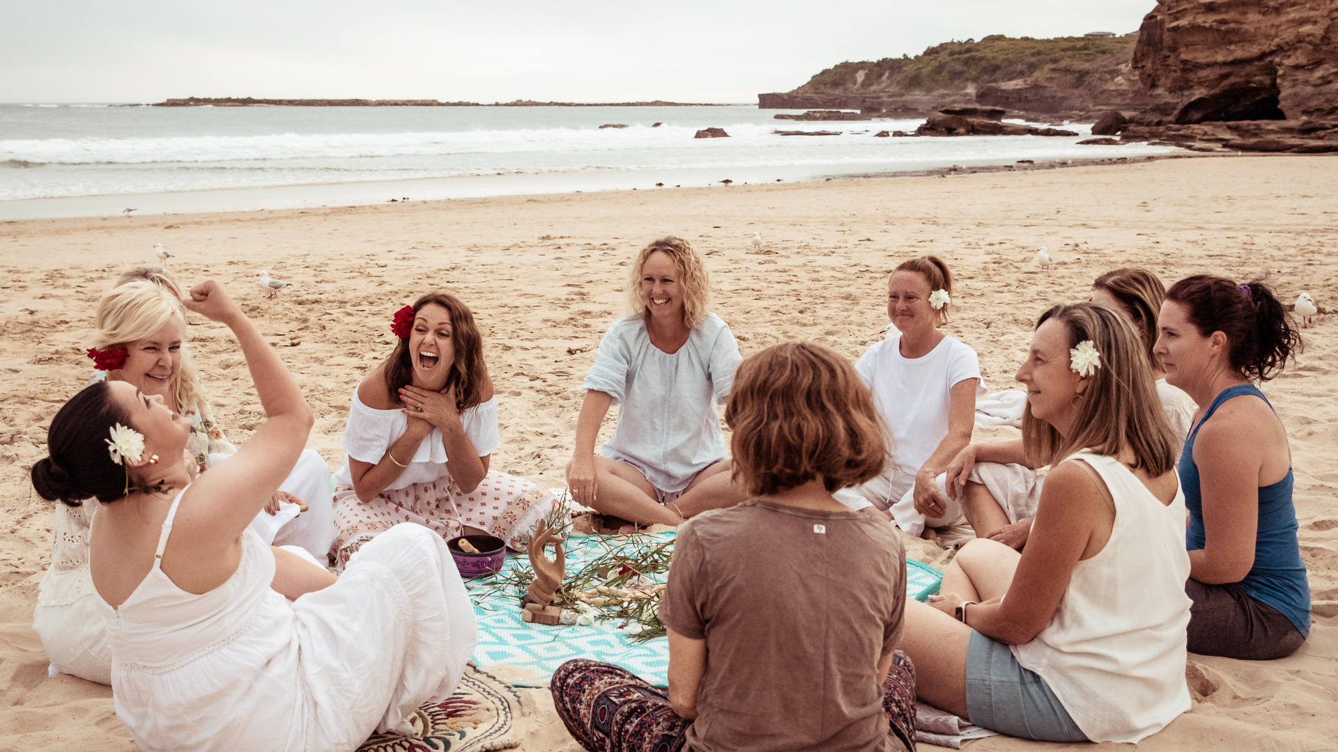 Women's Circle Caves Beach 