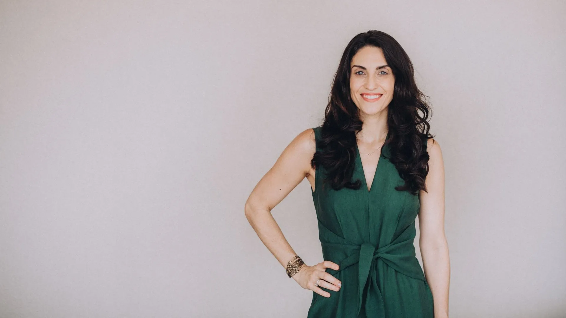 Lindsay Kassem, Executive Health and Mindset Coach in Mauritius, helping high achievers balance hormones, energy, and emotional well-being.