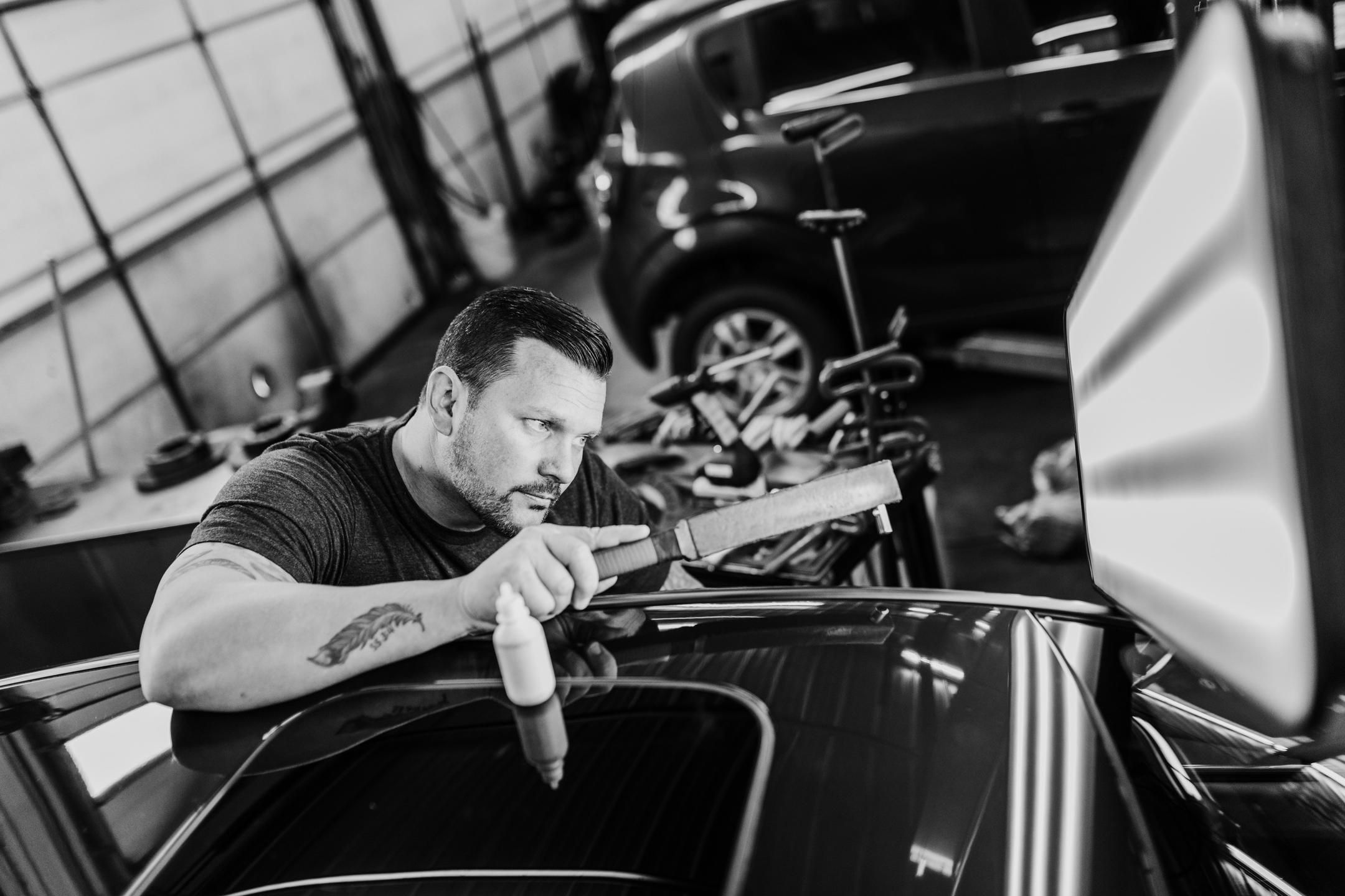 Man repairing car with pdr technique