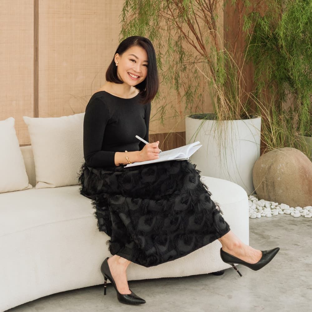 Genny Chia is an image consultant, author, & entrepreneur in Singapore