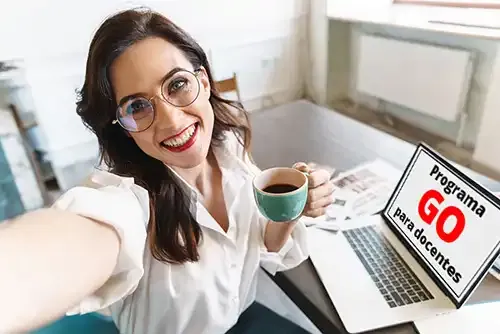 Mujer profesional que ha hecho nuestro Programa GO para aprender cómo conseguir clientes por internet