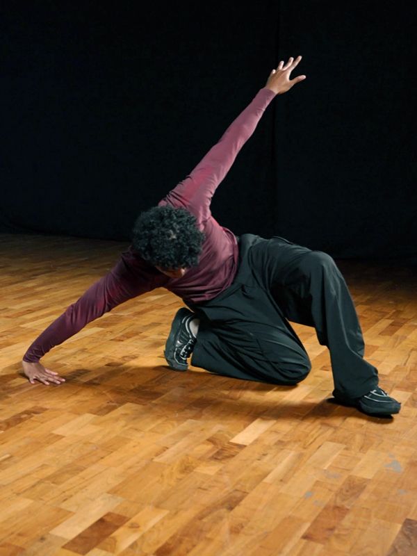 Hand placement and direction changes by Lee