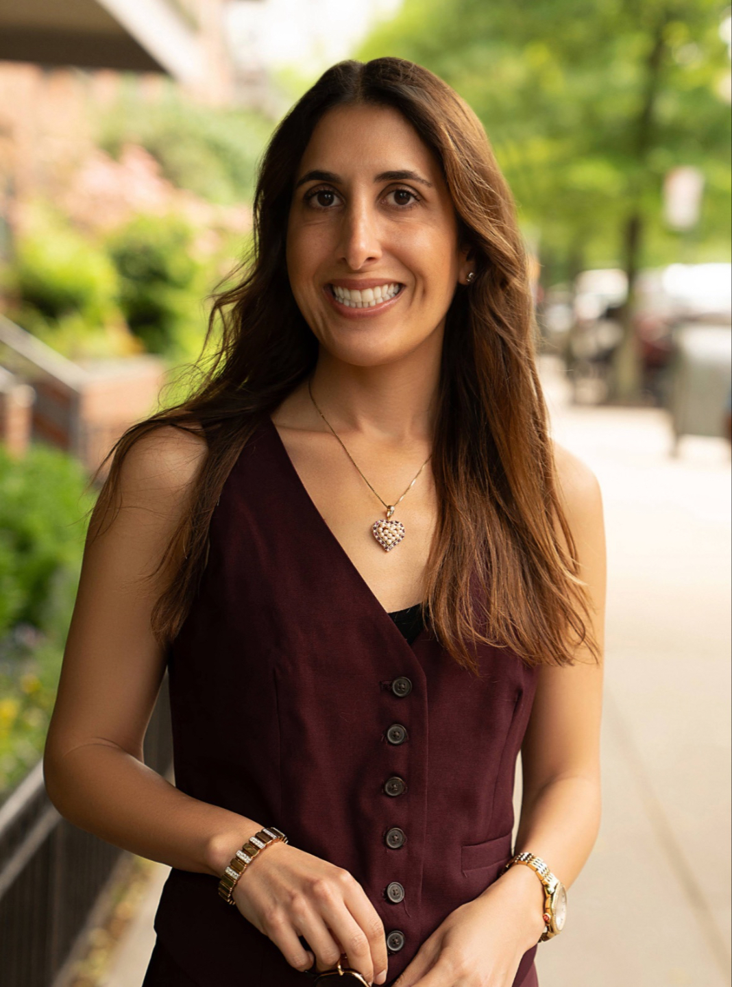 Carol Braha, certified life coach for women in New York, smiling outdoors and ready for a free 15-minute consultation call