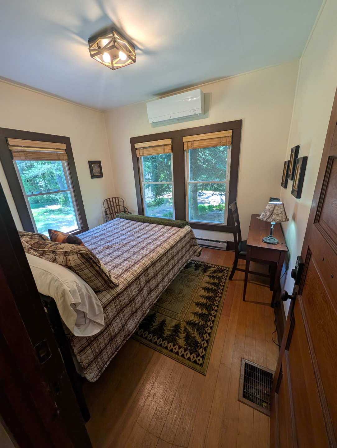 Pinecone Cabin in Lake Clear