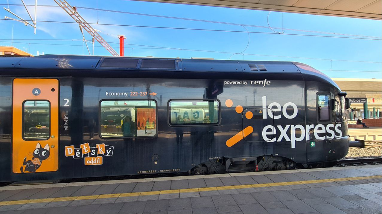 Leo Express train