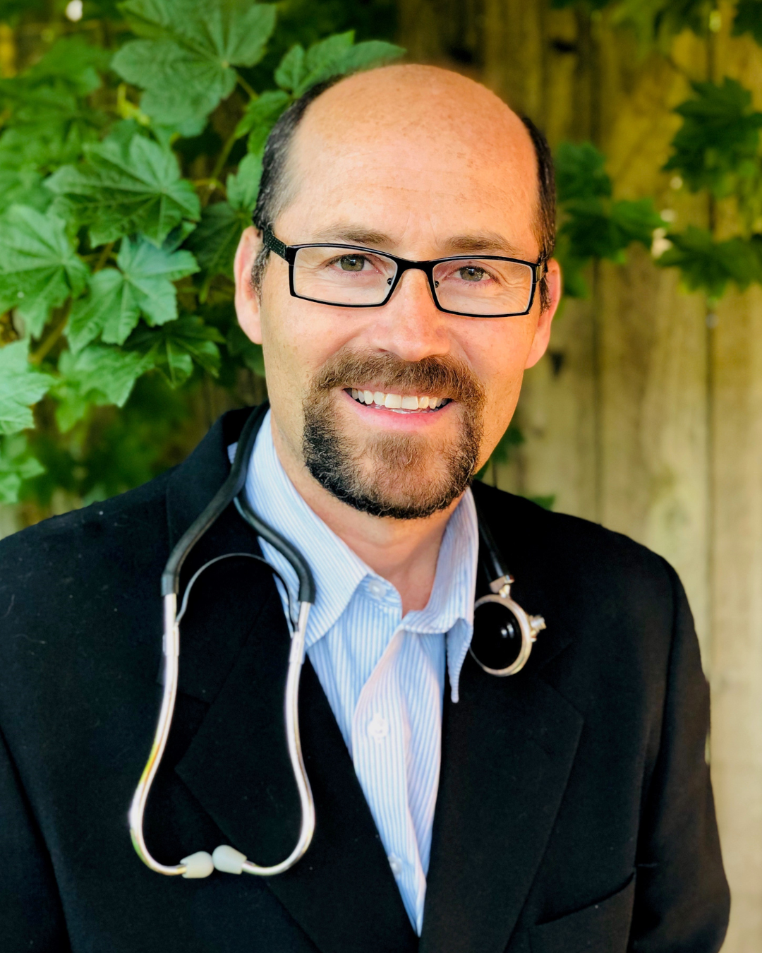 A photo of Dr. Tomas, a trusted Board-Certified Medical Doctor and Founder of Evergreen Factor. Known for his alternative approach to healthcare, he emphasizes the importance of patient education and empowerment. With a focus on transparency and building trust, Dr. Tomas offers hope and healing to his patients.