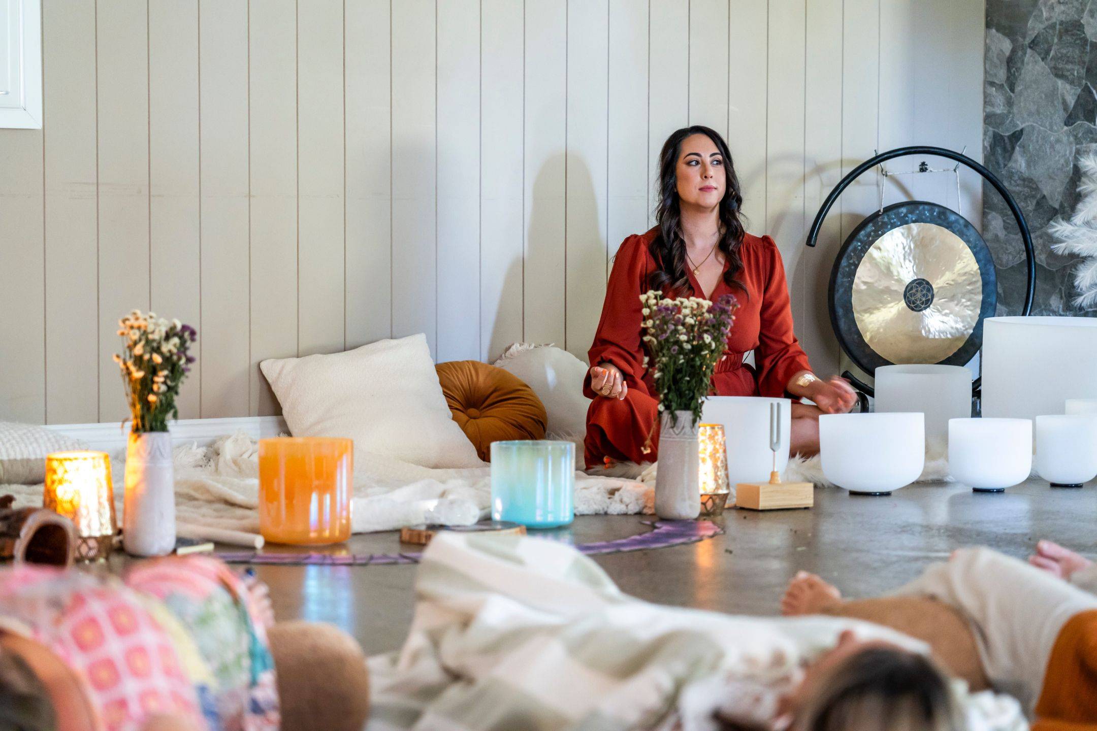 Kirsty Bramwell leading a sound healing session for the sound heals mastery retreat
