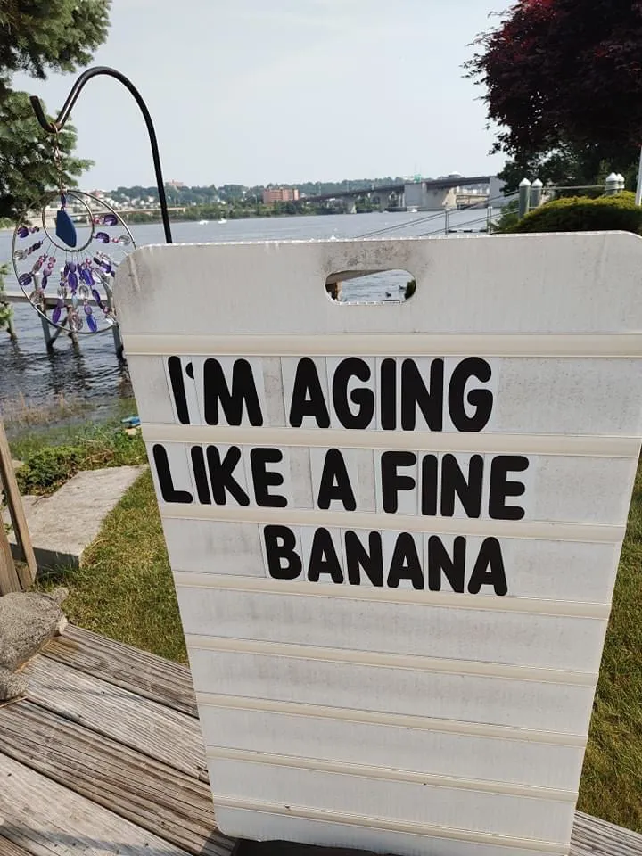 Sign saying: I'm aging like a fine banana