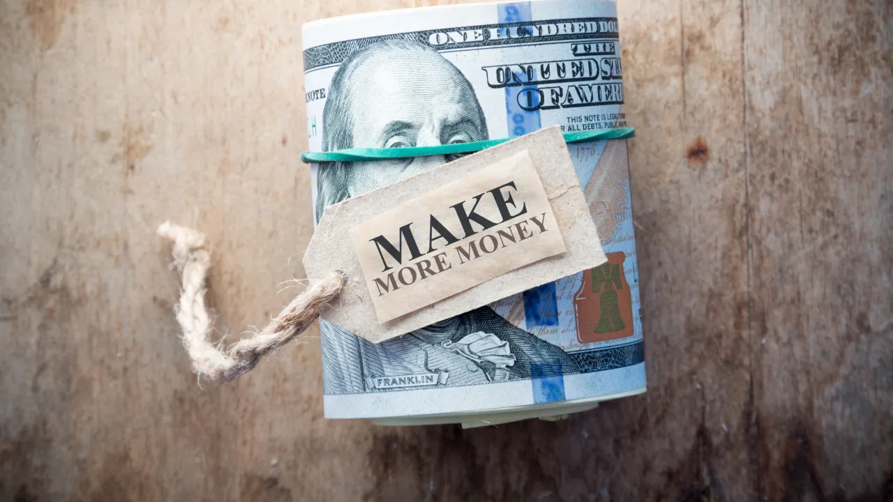 How Expats Make Money 