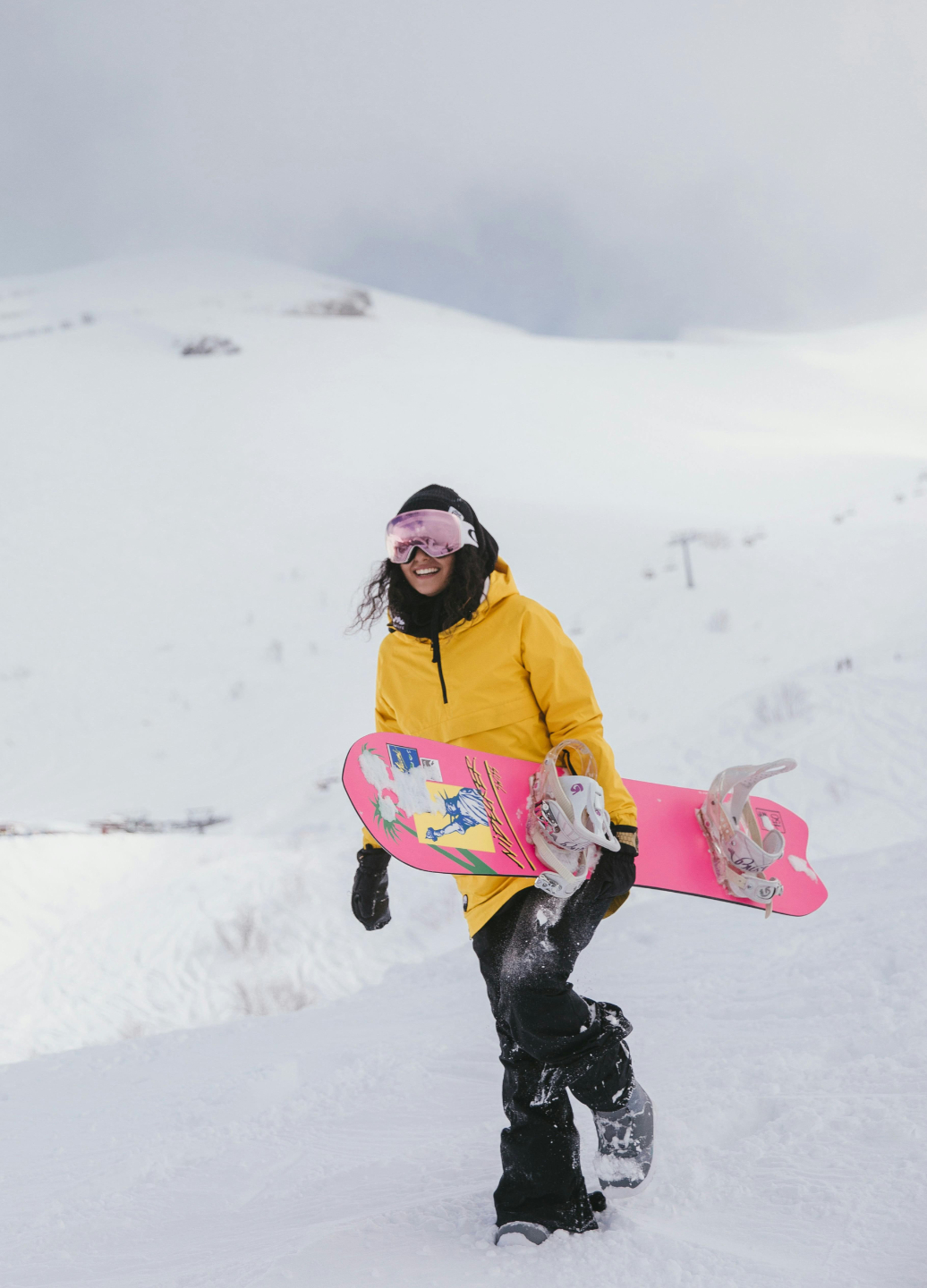 Physical therapist adjusting her patient who is doing hypopressive breathing
