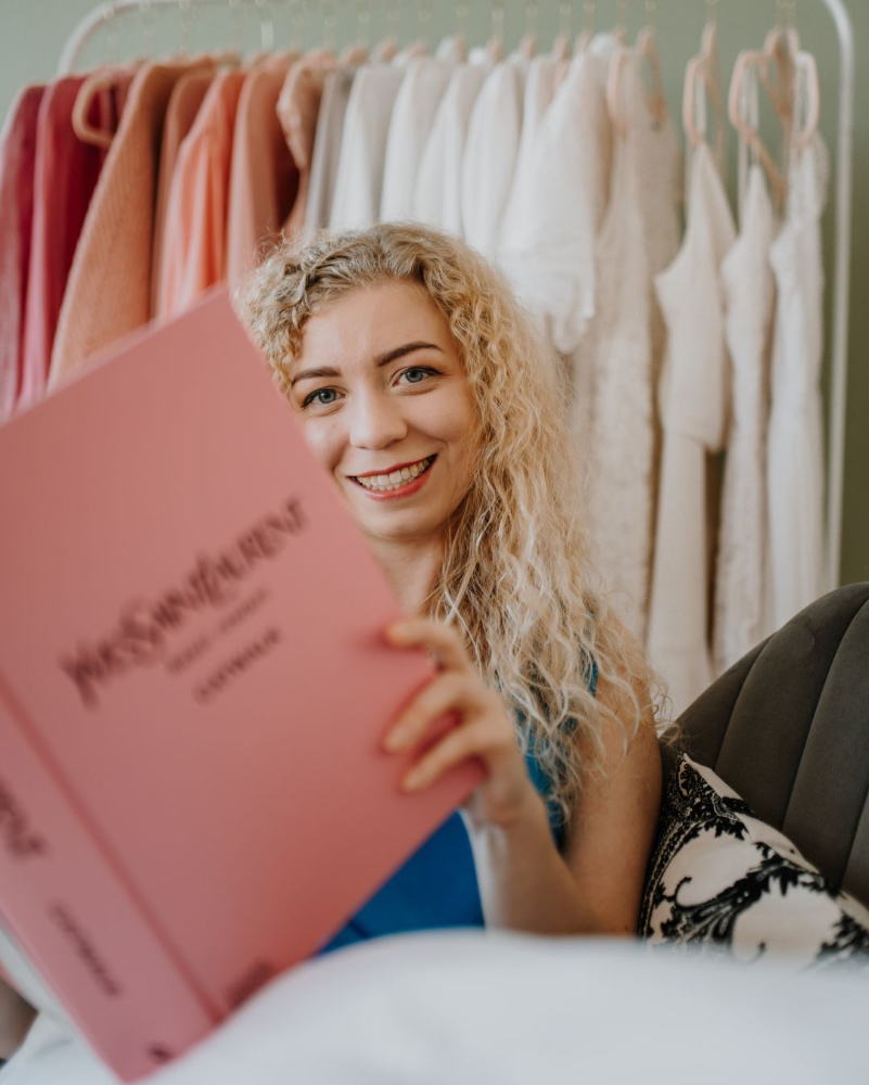 Stylistka Michaela Minaříková s kabelkami