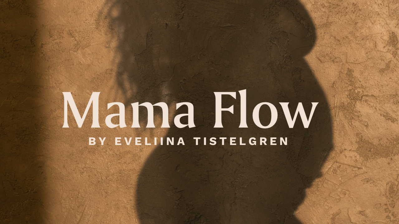 äiti pitelemeässä pientä valkoista figuuria joka kuvasta uutta perhettä ja vauvaa