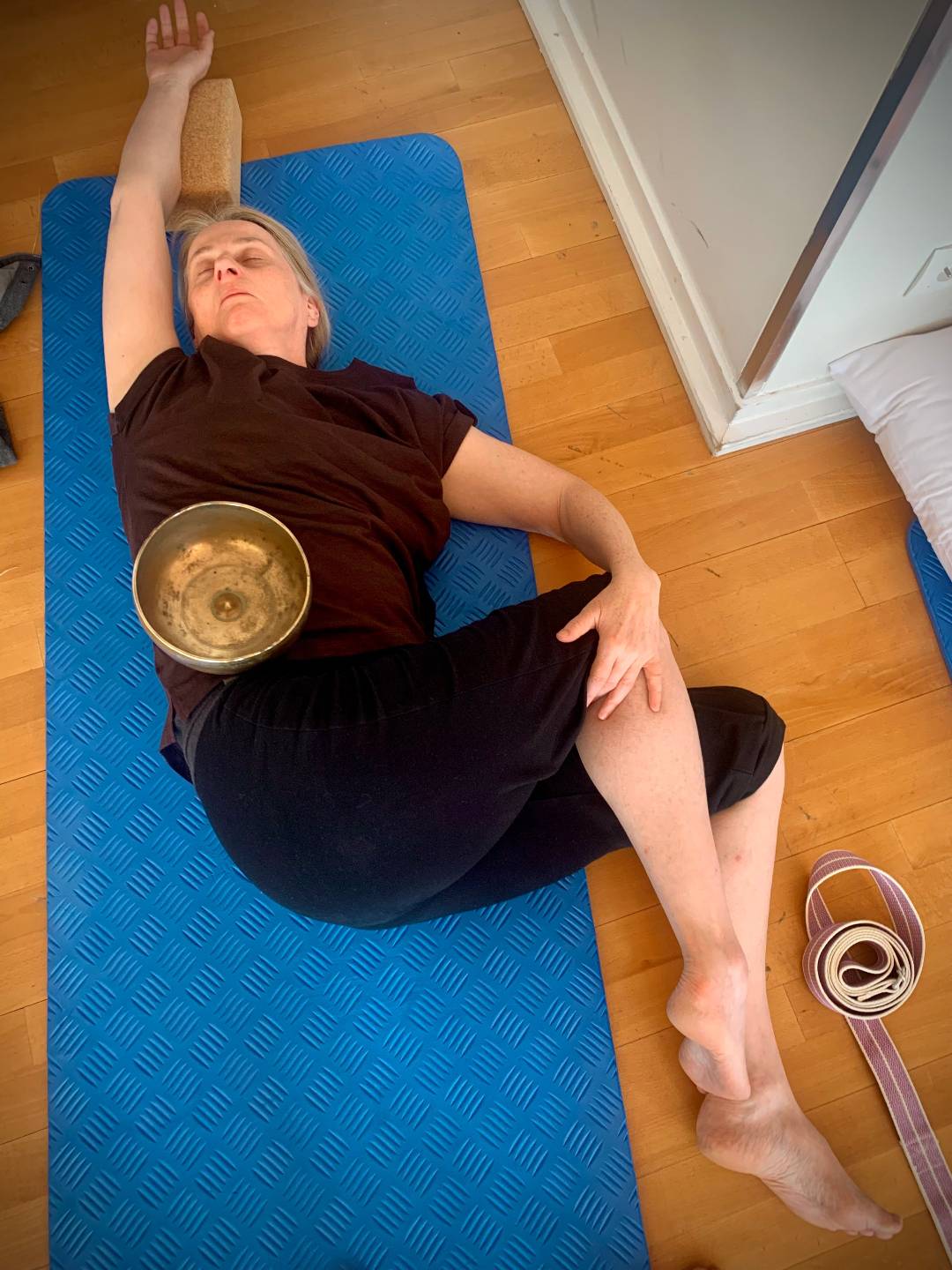 Bruxelles dimanche yin Yoga gong bain sonore relaxation respiration méditation bols chantants massage sonore