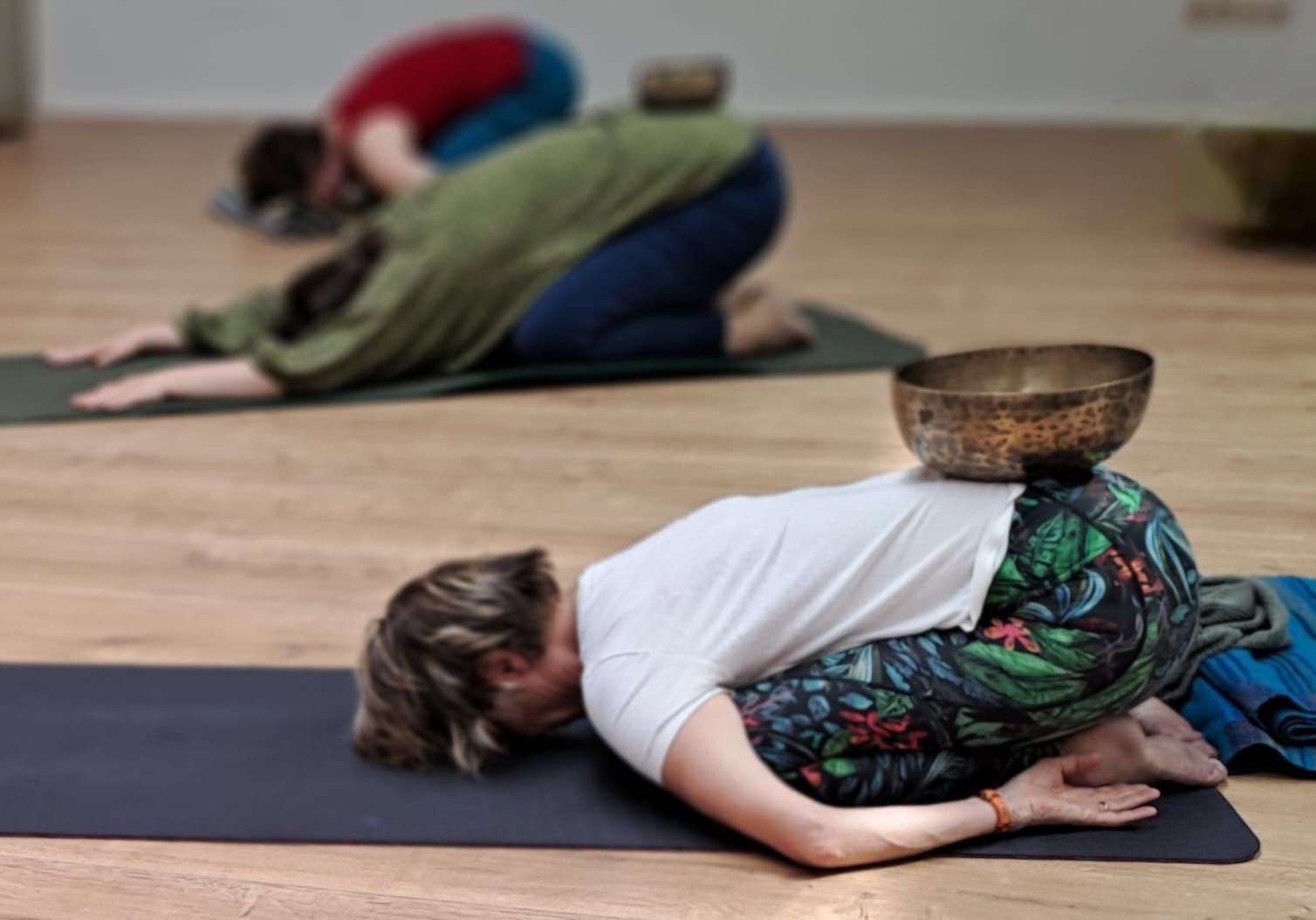 Bruxelles dimanche yin Yoga gong bain sonore relaxation respiration méditation bols chantants massage sonore
