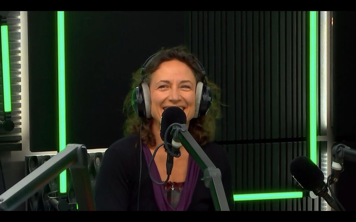 yoga du rire Amélie Michaud animatrice certifiée interview radio Le réveil de Tipik RTBF octobre 2025 yoga du rire en entreprise