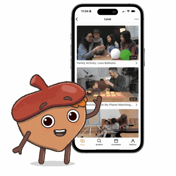Animation showing content from the Tiny Souls App parenting courses on a mobile device.