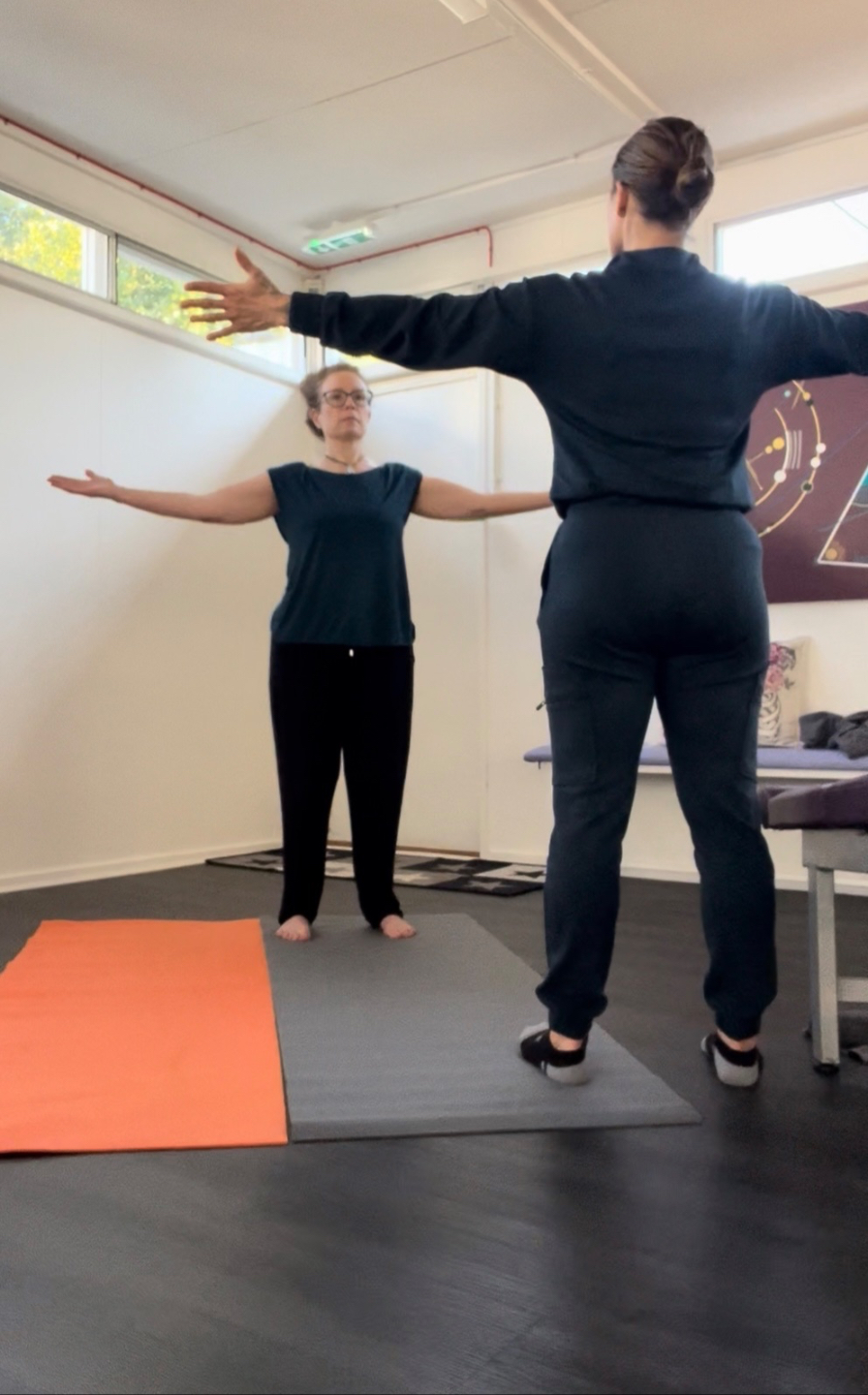 Two women in a hypopressives class