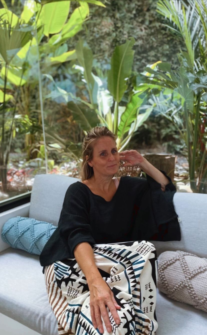 Sharon Hanegraaf van Raafwerk – ademcoach en systemisch trainer tijdens de opleiding Verbinden met jezelf en de ander. Werkt met adem, lichaam en bewustzijn om mensen terug te brengen naar rust en aanwezigheid.