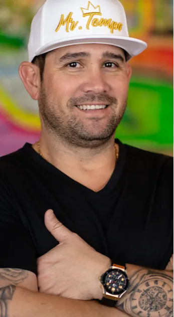 Mr Tempo, profesor en Talent Class