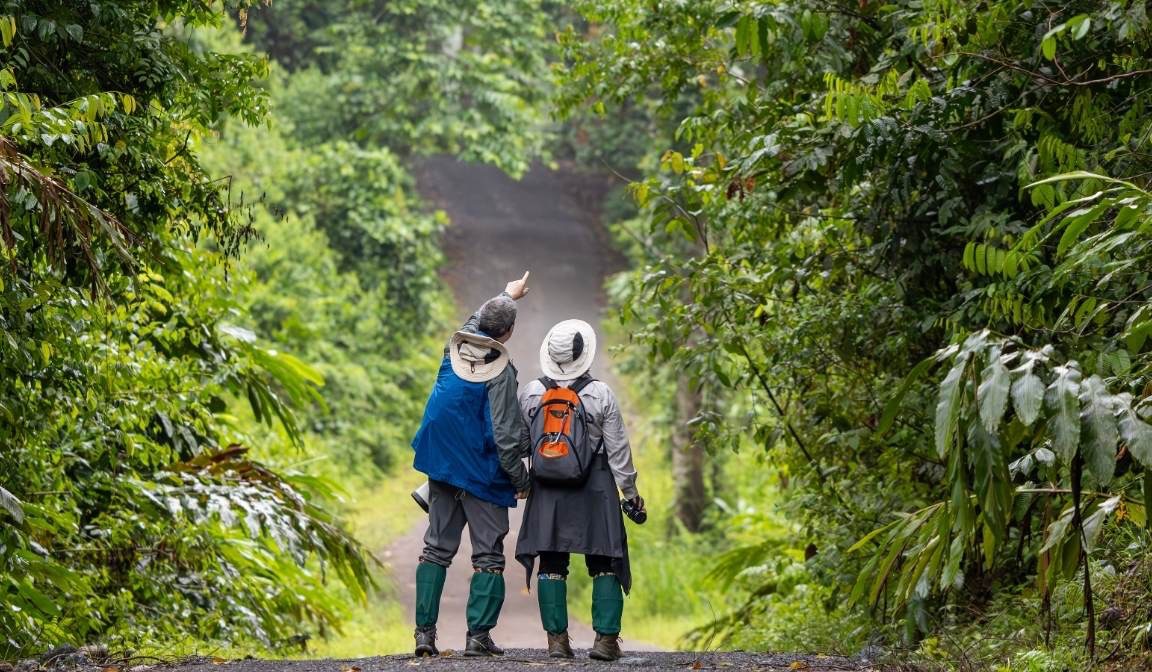 A guide and traveler discussing conservation