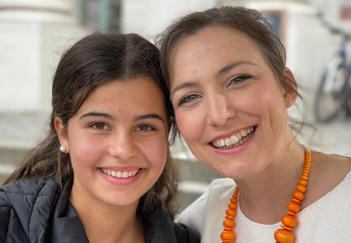 Victoria Herraizz und ihre Lehrerin Barbara Felicitas Marin